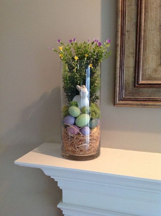Vemte obyčejnou skleněnou nádobu nebo vázu a vložte do ní jarní ozdoby: Krásná jarní dekorace téměř zadarmo!