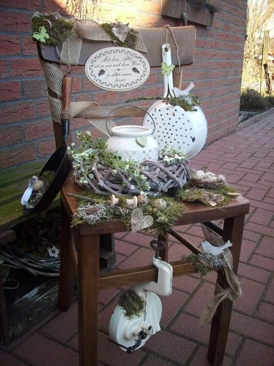 Máte doma starou židli? Podívejte se, jak ji přeměnit v krásnou dekoraci na jarní období