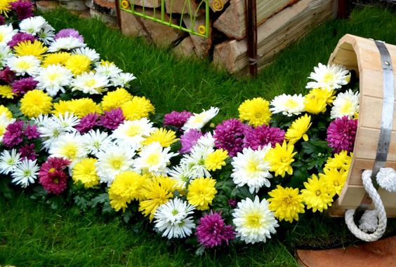 Staré květináče určitě nevyhazujte: Inspirace 20+ překrásných dekorací ze starých květináčů na zahradu!