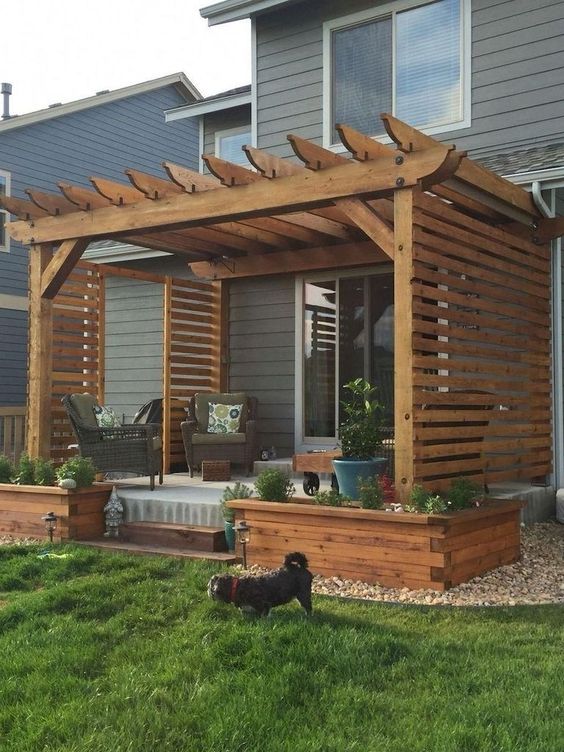 Zahradní inspirace – Krásné nápady na dřevěné terasy s kouzelným posezením
