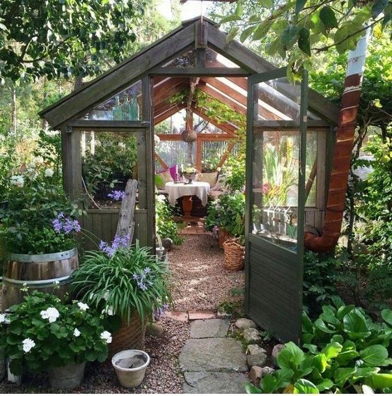 20+ krásných inspirací na zahradní skleníky: Buďte na jaro připraveni!