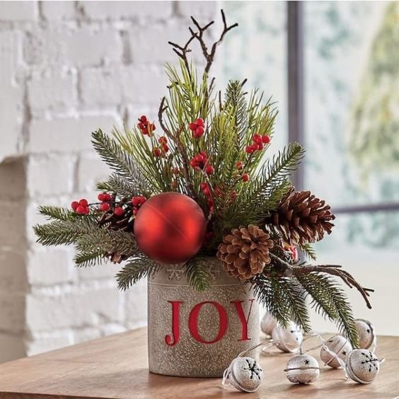 Vzali jsme obyčejnou plechovku a využili ji ke krásné vánoční dekoraci – Inspirujte se!