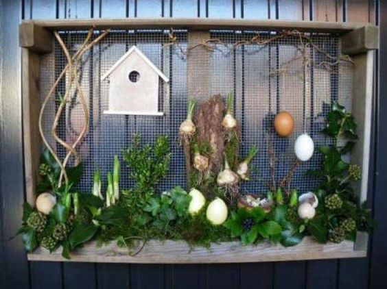 z obyčejné dřevěné bedýnky vytvořili nádherné dekorace: 21+ jarních inspirací, které stačí jen postavit před dveře!