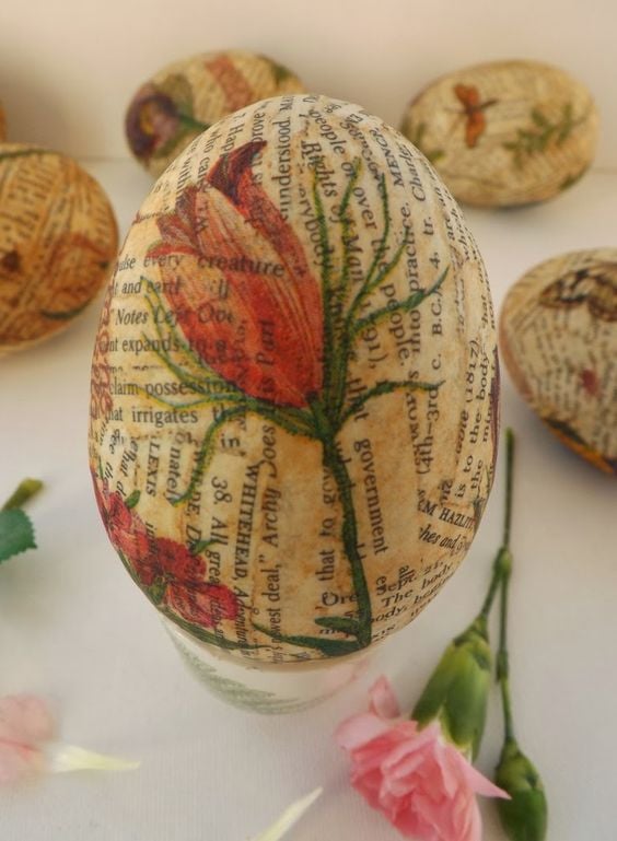 Jarní inspirace na velikonoční vajíčka a jiné dekorace vyrobené z novin a provázků