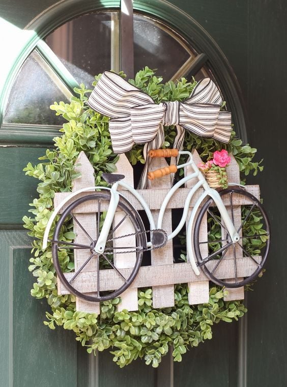 Inspirace na originální jarní dekorace, které zkrášlí Vaše vchodové dveře