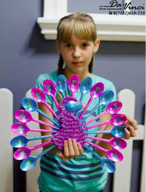 Vezměte vatové tampóny, tyčinky a plastové lžičky – Úžasné tvoření pro děti