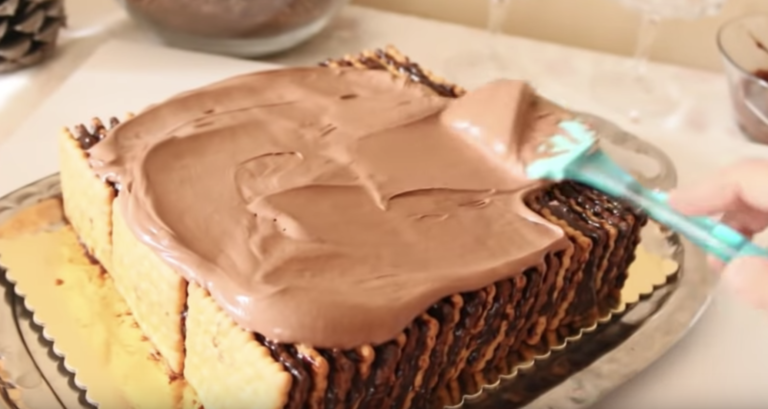 Fantastický čokoládový dort bez pečení hotový za 30 minut – Zamilujete si tento dezert už po prvním ochutnání!