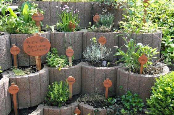 Stačí Vám jen několik betonových svahovek: 25+ zahradních inspirací