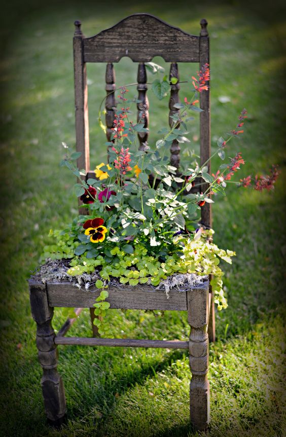 Krásné nápady na využití starého harampádí v zahradě
