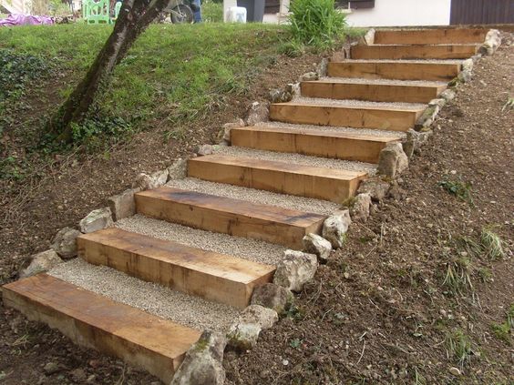 Skvělé nápady na vytvoření schodiště v zahradě z různých materiálů