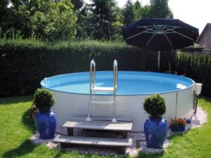 Máte malou zahradu a přesto toužíte po bazénu? 19+ důkazů jak i do malé zahrady může skvěle zapadnout bazén