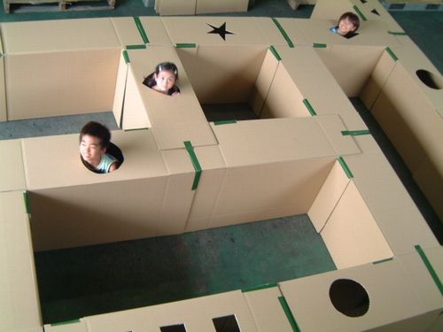 Zábava pro děti do upršených dní: Skvělé nápady na využití obyčejných kartónových krabic!