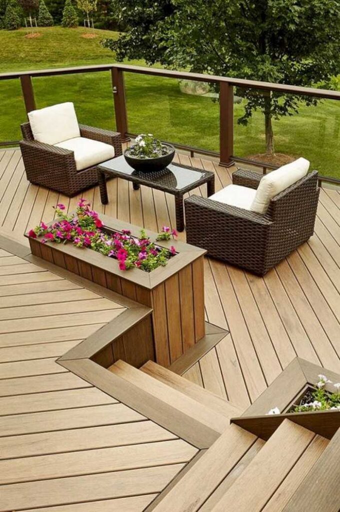 22+ inspirací na dřevěné terasy u domu: Krásné a praktické nápady, které Vás budou těšit!