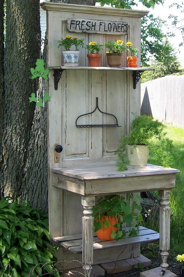 Postavte si zahradní stůl z dřevěných palet pro pořádek a pohodlí na zahradě