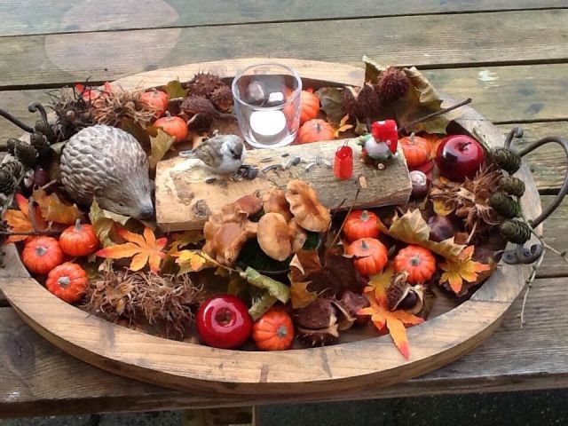 Neutrácejte za umělé podzimní dekorace: 21+ přírodních nápádů na stůl, které Vás budou těšit!