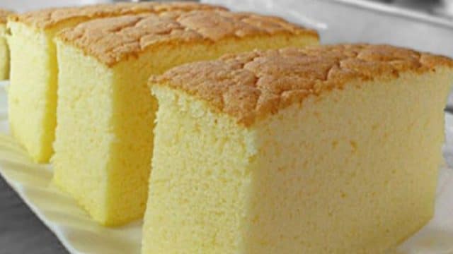 Jednoduchý piškotový dort, na který vám postačí základní ingredience