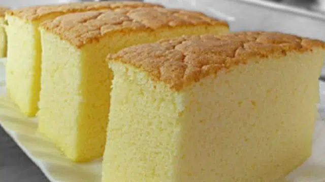 Chutný piškotový dort, na který budete potřebovat pouze základní suroviny! Jednoduchý piškotový dort, na který vám postačí základní ingredience