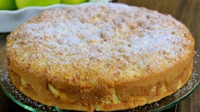 Recept na hrnečkový jablečný koláč se smetanou