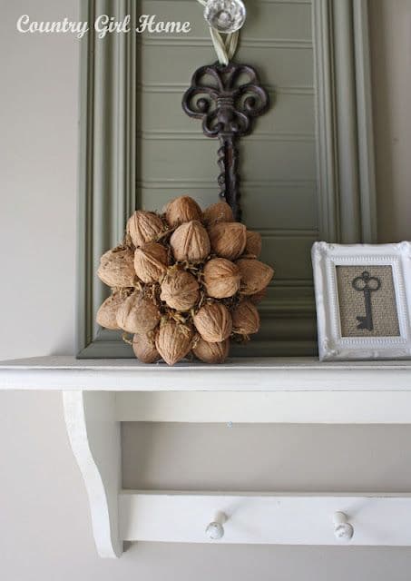 Nevyhazujte ořechové skořápky: 31+ překrásných dekorací z ořechů a ořechových skořápek na podzimní měsíce!