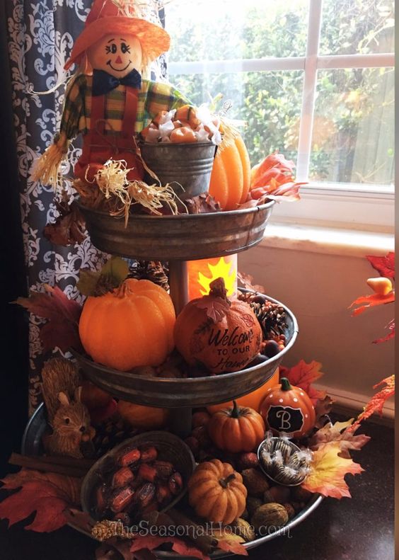 Proměňte patrový tác v krásnou dekoraci na podzimní měsíce