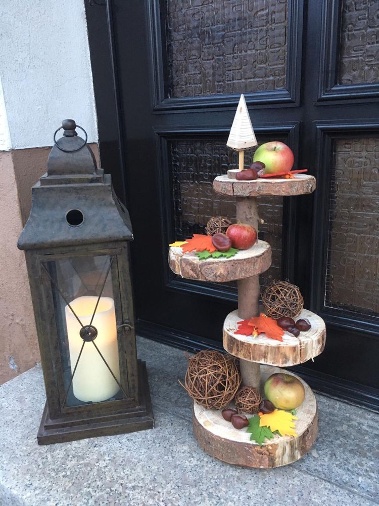 Vyzdobte si vchodové dveře na podzimní měsíce: Dekorace ze dřeva, šišek a dýní