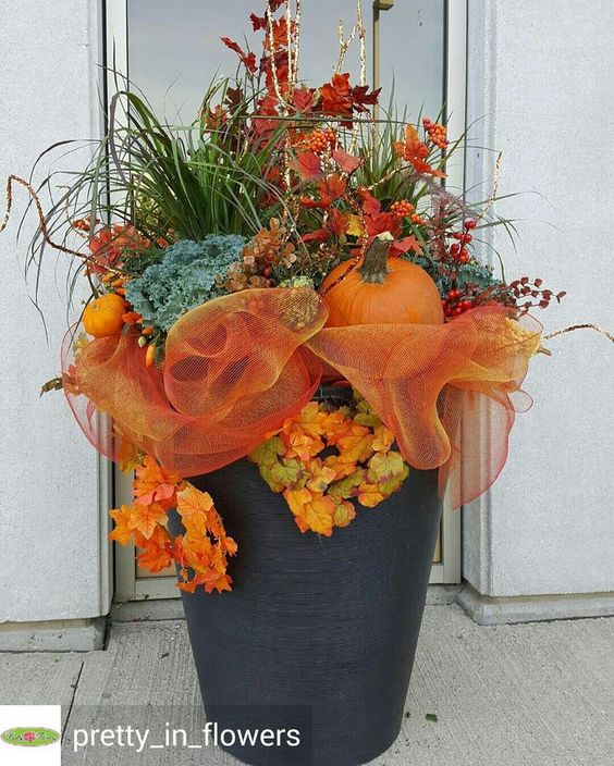Vysoké květináče určitě neschovávejte: 28+ podzimních inspirací, na kouzelné dekorace před dveře!