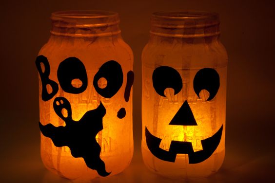 Úžasné Halloweenské dekorace: Využijte obyčejnou zavařovačku!