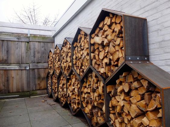 Venkovní nápady plné chytrých a kreativních způsobů skladování palivového dřeva!