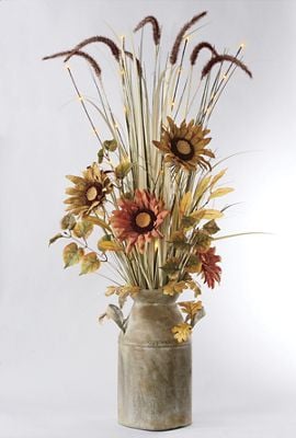 Jednoduchá a originální podzimní dekorace: Stačí naskládat větvičky s listím do kyblíku či vázy!