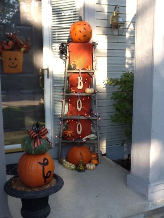 Využijte obyčejné štafle či žebřík, jako základ vaší podzimní dekorace!