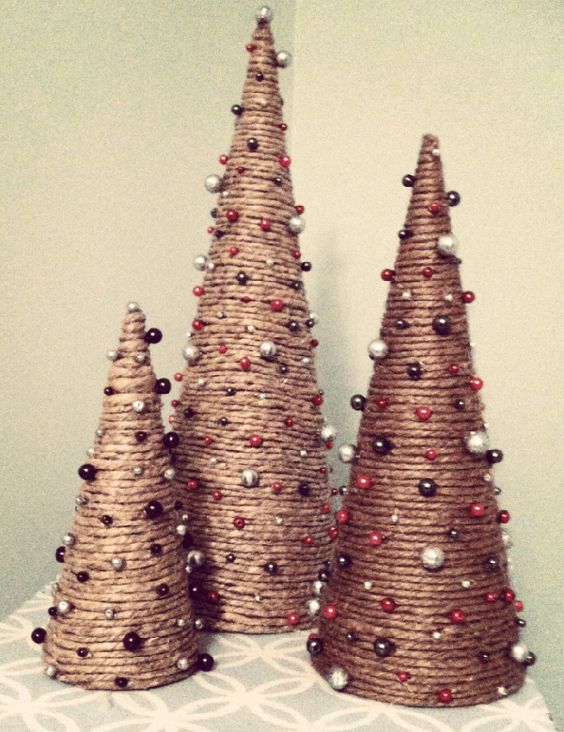 Dekorační stromečky vyrobené z obyčejného kužele: Inspirace na zimní výzdobu!