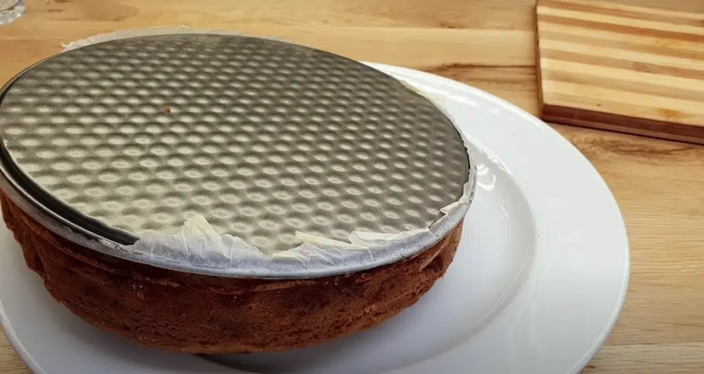 Vyzkoušejte tento obrácený koláč ze dvou jablek, který má jednoduchou přípravu