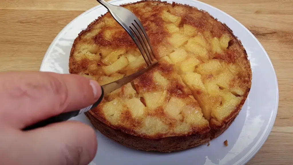 Tento koláč chutná skvěle. 