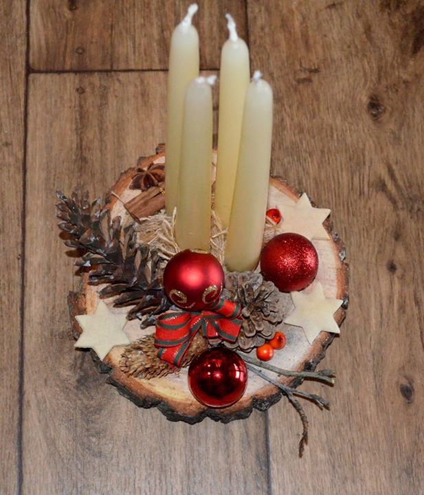 Vytvořte si letos netradiční adventní věnec – překrásné inspirace na vánoční stůl