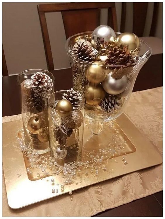 Naskládejte vánoční koule do skleněné nádoby – inspirace zimní dekorace