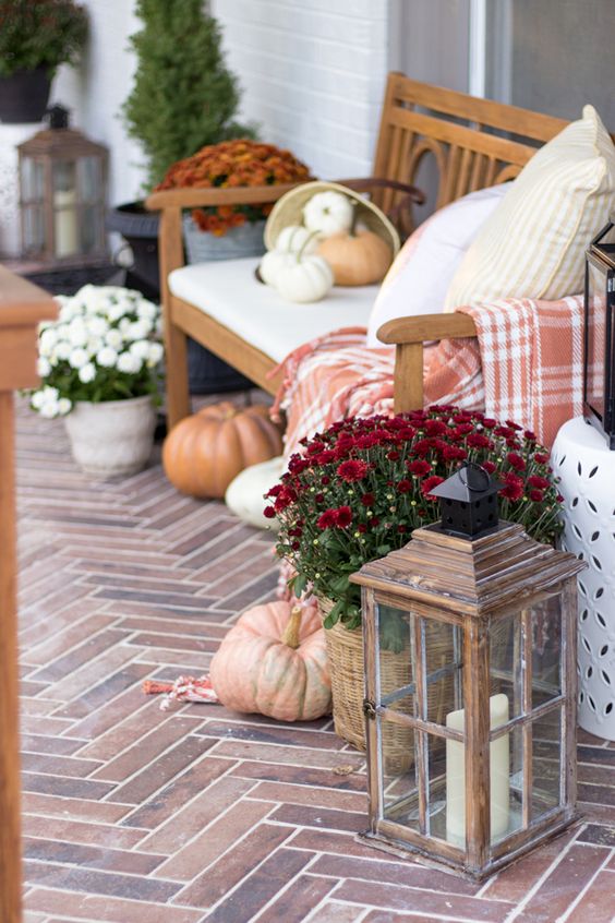 20+ překrásných dekorací na podzimní terasu a balkón: Krásné inspirace, které si zamilujete!