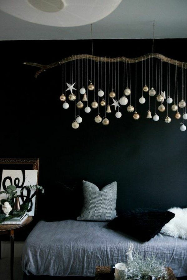 Krásná přírodní dekorace do domácnosti: Zavěste větev na strop nebo stěnu
