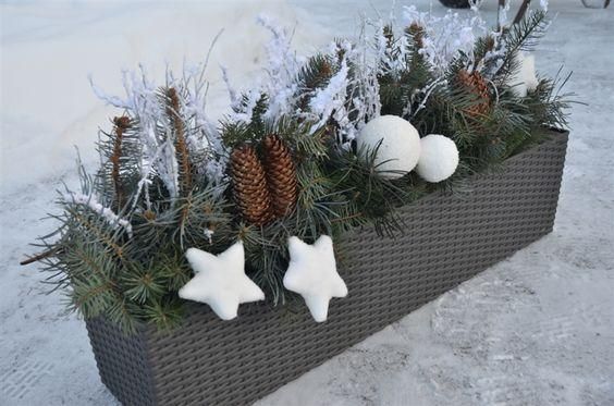 Využijte truhlíky i přes zimu: Úžasné nápady na parapety, balkóny i terasy