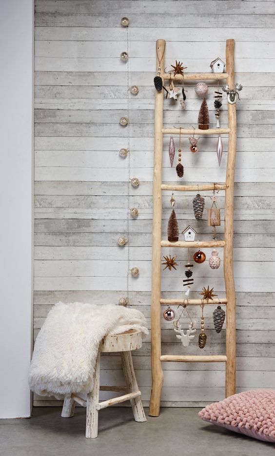 Využijte starý žebřík a štafle – proměňte je v krásnou zimní dekoraci