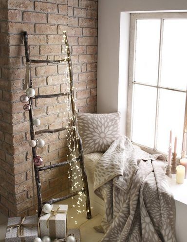 Využijte starý žebřík a štafle – proměňte je v krásnou zimní dekoraci