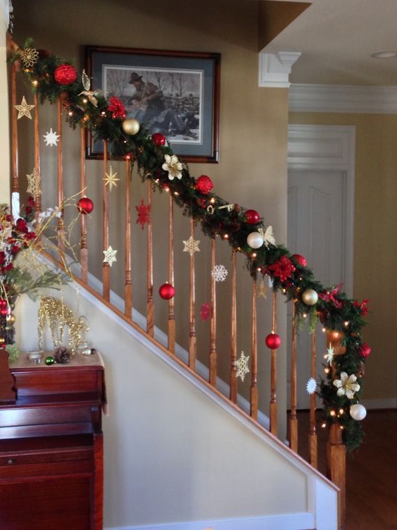 20+ vánočních inspirací, jak zkrášlit vaše schodiště – Vybere si každý!