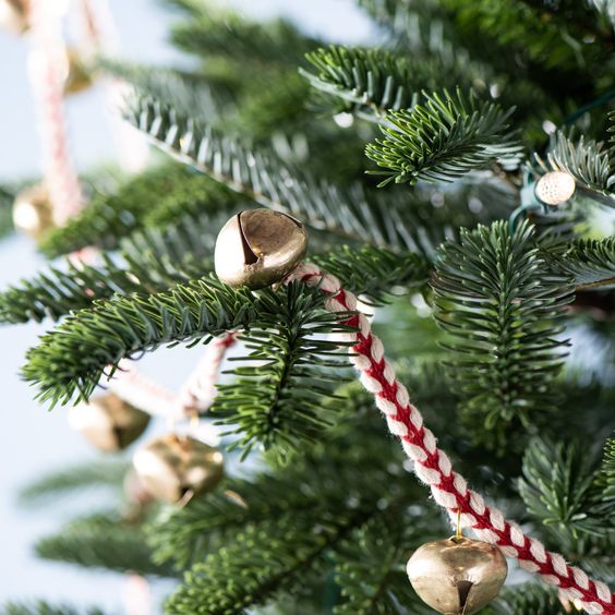 Vánoční dekorace, jejichž součástí je rolnička: Nechte vašim domovem znít krásné cinkání!