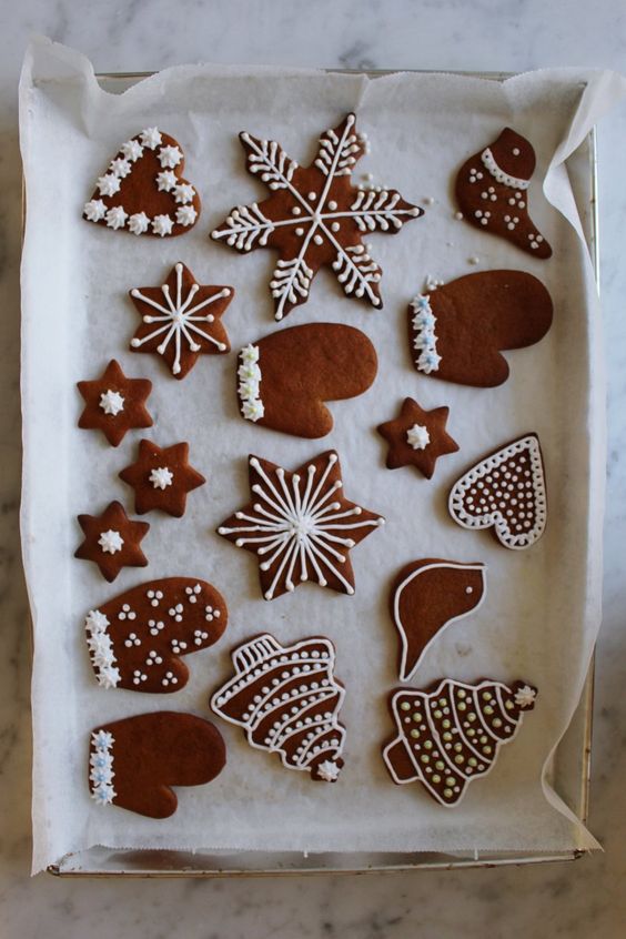 Vánoční inspirace na nádherné zdobené perníčky s receptem na polevu!