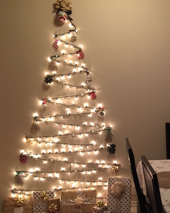 Inspirace na nástěnné vánoční stromky, které ušetří místo a vykouzlí sváteční atmosféru!
