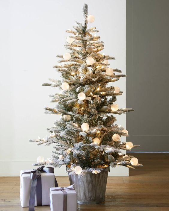 Jednoduchý způsob, jak zkrášlit stojan vašeho vánočního stromku – Inspirujte se!
