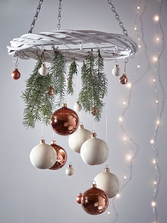 Vánoční dekorace laděné do bílé barvy: 25+ inspirací do domácnosti