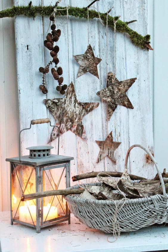 Zimní dekorace vytvořené z březové kůry a dřeva – inspirujte se