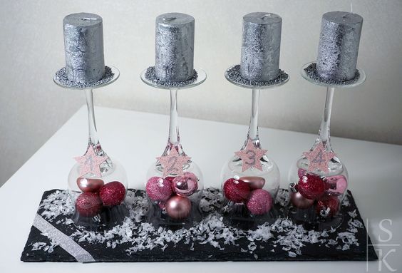 Sklenice na víno, vánoční ozdoby a svíčky: 25+ krásných a levných dekorací!