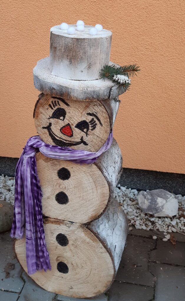 Vytvořte si úžasného sněhuláka ze dřeva: Dekorace, která Vás bude těšit!