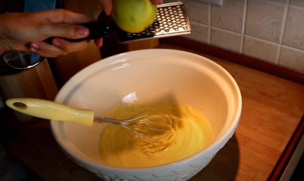 Připravte si jogurtový koláč, který se rozplývá na jazyku: Jednoduchá příprava